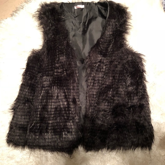 Black faux fur vest - Picture 1 of 3
